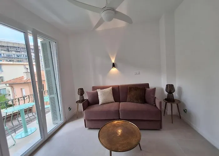 Arty & Chic A * نيس